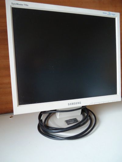 Лот: 11969440. Фото: 1. Монитор Samsung SyncMaster 710n. ЖК-мониторы