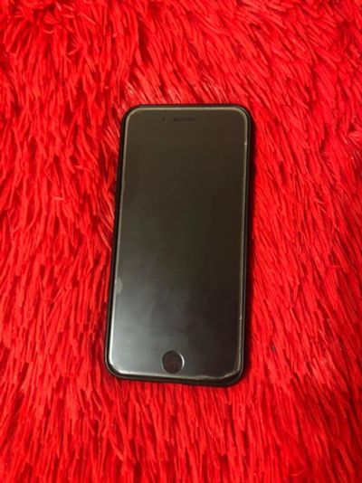 Лот: 17776302. Фото: 1. iPhone 8 Red 64 Gb. Смартфоны