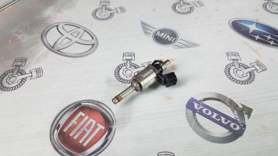 Лот: 23585070. Фото: 1. Форсунка Mazda Mazda3 PE-VPS PE01-13-250B. Двигатель и элементы двигателя