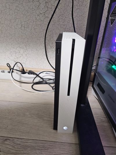 Лот: 25317053. Фото: 1. Xbox one s 500gb. Игровые приставки, консоли