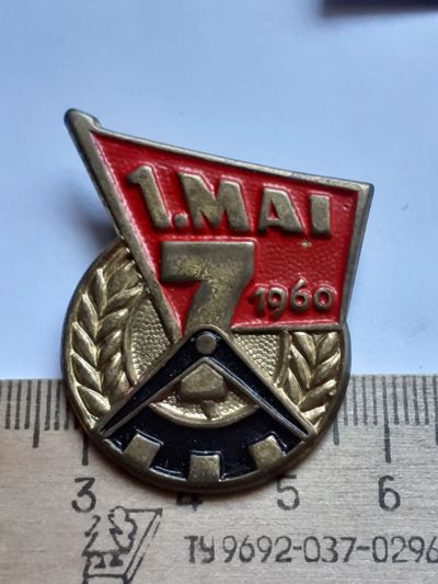 Лот: 19084276. Фото: 1. ( №13730) значки праздники 1 мая... Сувенирные