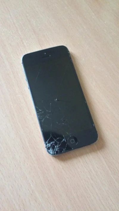 Лот: 6634047. Фото: 1. Iphone 5 16GB черный LTE (4G). Смартфоны