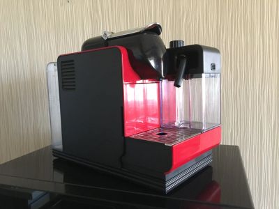 Лот: 11389616. Фото: 1. Кофемашина Nespresso De Longhi... Чайники, кофемашины, кулеры
