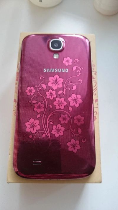 Лот: 9196196. Фото: 1. Samsung Galaxy S4 La fleur. Смартфоны