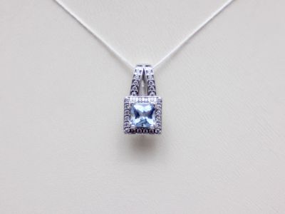 Лот: 12255562. Фото: 1. КОМПЛЕКТ: ЗОЛОТЫЕ СЕРЬГИ И КУЛОН... Комплекты изделий