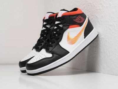 Лот: 18954681. Фото: 1. Кроссовки Nike Air Jordan 1 Mid. Кеды, кроссовки, слипоны