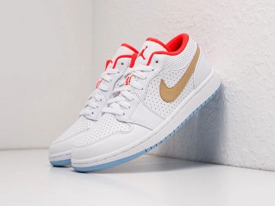 Лот: 18916580. Фото: 1. Кроссовки Nike Air Jordan 1 Low... Кеды, кроссовки, слипоны