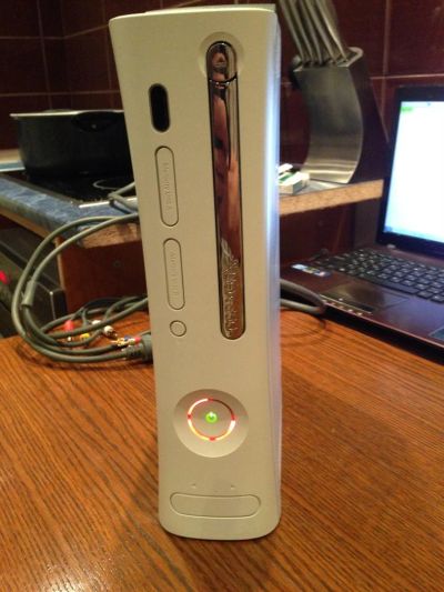 Лот: 3226229. Фото: 1. Xbox360 ( 3 огня ) - повторные... Игровые приставки, консоли