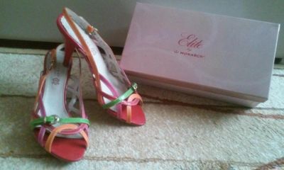 Лот: 7882318. Фото: 1. Яркие босоножки. 39 размер. Босоножки