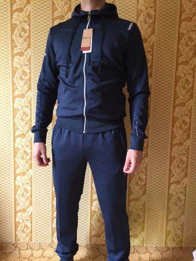 Лот: 9752804. Фото: 1. Спортивный костюм. Reebok. Спортивные костюмы