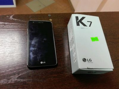 Лот: 10264468. Фото: 1. Смартфон lg k7 2017 x230 (11009... Смартфоны