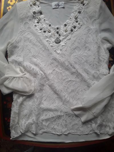 Лот: 19575111. Фото: 1. Гипюровая блуза с ракушками. Блузы, рубашки