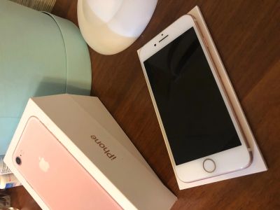 Лот: 14836072. Фото: 1. iPhone 7 32gb rose gold. Смартфоны