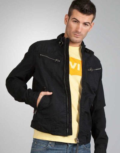Лот: 5939609. Фото: 1. Куртка весна Levis р.S (44-46... Верхняя одежда