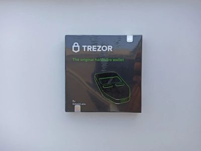 Лот: 19333228. Фото: 1. Холодный кошелек Trezor Model... USB хабы