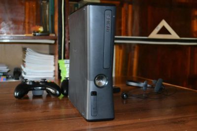 Лот: 4355226. Фото: 1. XBox 360. 7 дисковых и 25 игр... Игровые приставки, консоли