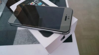 Лот: 6802008. Фото: 1. Кому iPhone 5S 16gb чёрный. Смартфоны