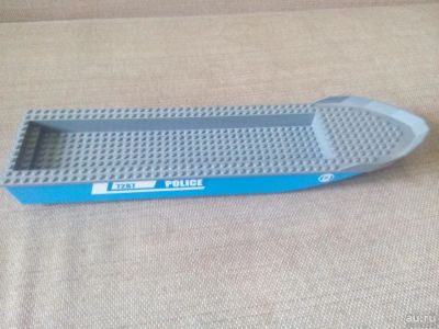 Лот: 9726507. Фото: 1. Полицейская лодка LEGO, длинная... Конструкторы