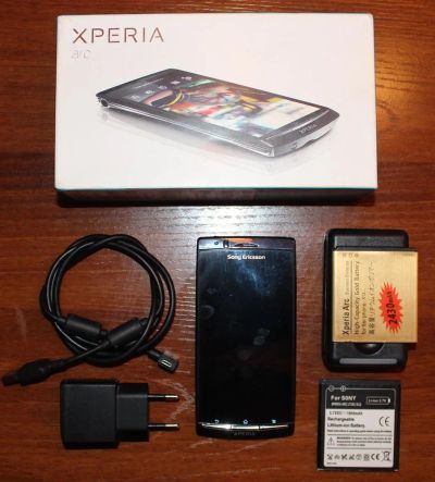 Лот: 3377826. Фото: 1. Sony Ericsson Xperia arc + бонусы. Смартфоны