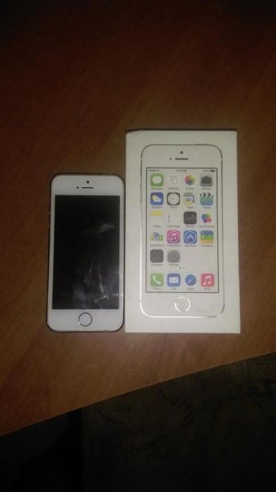 Лот: 9404726. Фото: 1. Продам Iphone 5s 16Gb Gold (женская... Смартфоны