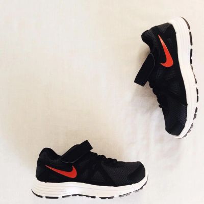 Лот: 4343349. Фото: 1. Кроссовки Nike Revolution. Кеды, кроссовки