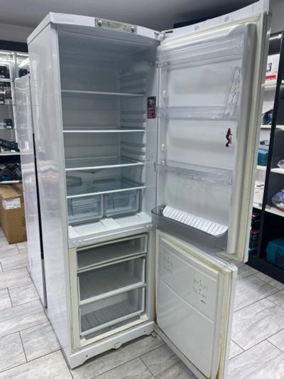 Лот: 17810701. Фото: 1. Холодильник Hotpoint-Ariston RMBA... Холодильники, морозильные камеры