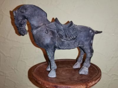 Лот: 15857950. Фото: 1. Античная бронзовая лошадка Танг... Скульптуры