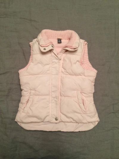 Лот: 9216670. Фото: 1. Жилет ZARA на девочку 8-12 лет. Верхняя одежда