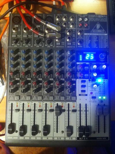 Лот: 3563000. Фото: 1. Микшер Behringer xenyx 1204 FX. Микшеры, предусилители, микрофонные эффекты