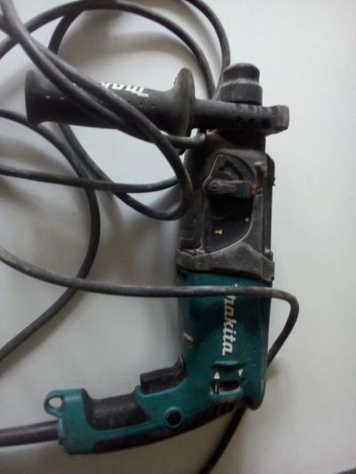 Лот: 11414321. Фото: 1. Перфоратор Makita HR2470 требует... Электроинструмент