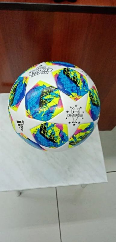 Лот: 16216216. Фото: 1. Мяч Adidas игровой Лига Чемпионов... Мячи, ракетки, шайбы, клюшки