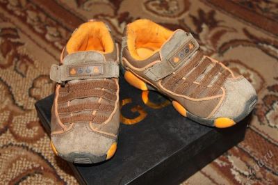 Лот: 2223200. Фото: 1. Кросовки 28 размер. Кеды, кроссовки