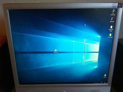 Лот: 10075676. Фото: 1. Монитор Benq Q7T4 (FP71G+) + шнуры. ЖК-мониторы