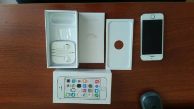 Лот: 7963673. Фото: 1. iPhone 5s gold. Смартфоны