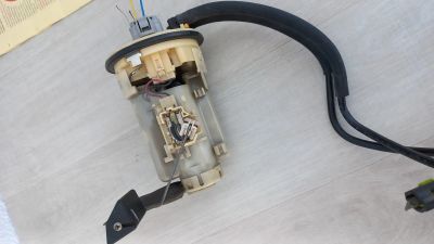 Лот: 25514922. Фото: 1. Бензонасос / топливный насос Toyota... Топливная система