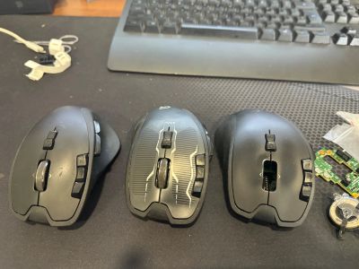 Лот: 22571134. Фото: 1. Три беспроводные мыши Logitech... Клавиатуры и мыши