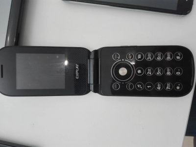 Лот: 11085580. Фото: 1. Телефон Explay Flip (11079). Кнопочные мобильные телефоны