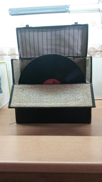 Лот: 6321400. Фото: 1. пластинки в саквояже. Другое (антиквариат)