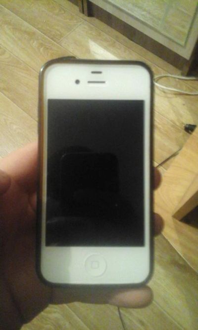 Лот: 8851694. Фото: 1. iPhone 4s 16g в чехле. Смартфоны