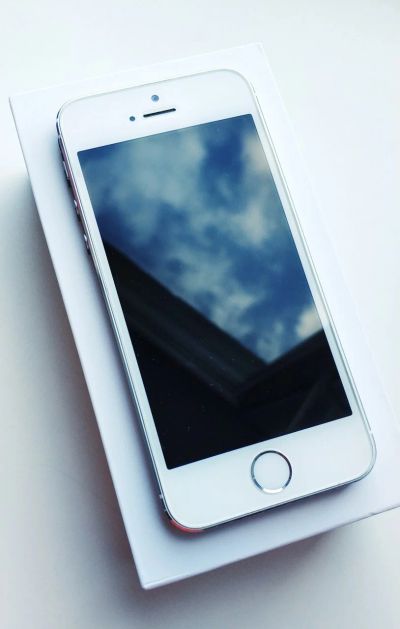 Лот: 11391173. Фото: 1. Apple iPhone 5s 16gb [ White... Смартфоны