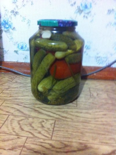 Лот: 8145667. Фото: 1. вкуснейшие соленные огурчики помидорки... Домашние заготовки