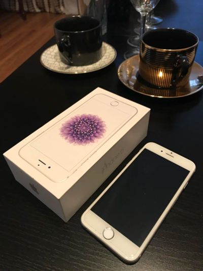 Лот: 10900485. Фото: 1. iPhone 6 64 gb silver РСТ ru. Смартфоны