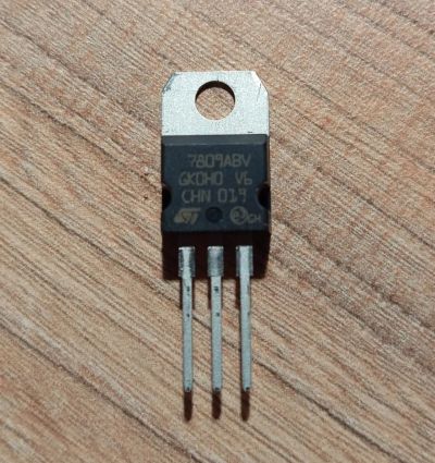 Лот: 23537044. Фото: 1. L7809ABV Линейный стабилизатор... Микросхемы