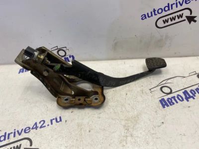 Лот: 21715098. Фото: 1. педаль тормоза Toyota Avensis... Двигатель и элементы двигателя