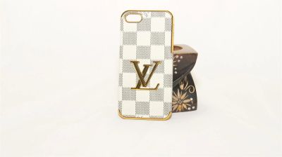 Лот: 3558332. Фото: 1. Чехол на iPhone 5/5s белый. Чехлы, бамперы