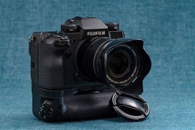 Лот: 17708570. Фото: 1. Fujifilm X-H1+VPB+18-55mm f/2... Цифровые беззеркальные со сменной оптикой