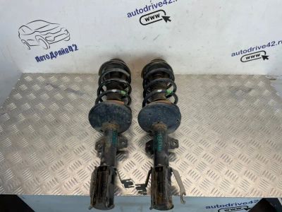 Лот: 21702391. Фото: 1. стойки Nissan Terrano D10. Двигатель и элементы двигателя