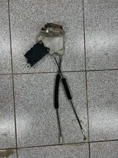 Лот: 25077484. Фото: 1. Замок задней правой двери Subaru... Электрооборудование