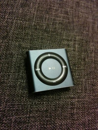 Лот: 7916518. Фото: 1. Плейер Apple iPod Shuffle 2Gb... Плееры