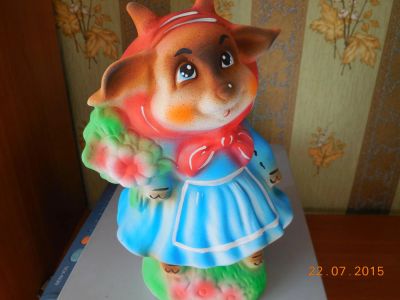 Лот: 5869130. Фото: 1. Копилка-козочка с цветами. Копилки